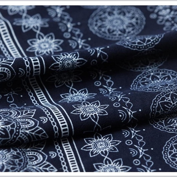 SATINA High-Waisted Flare Leggings - Picture 6 of 15